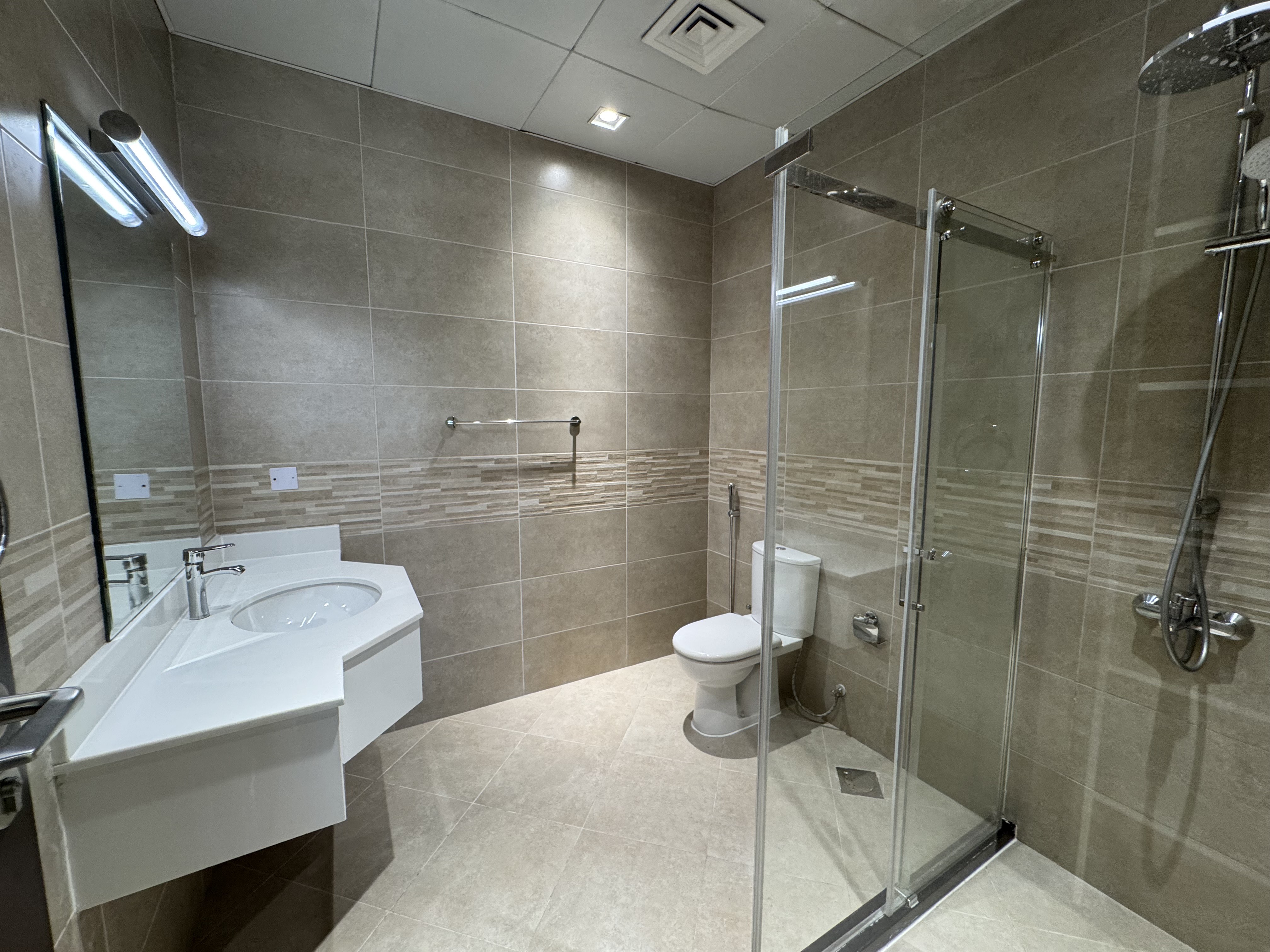 BRAND NEW 1BEDROOM FULLY FURNISHED WITH BALCONY thumbnail 7