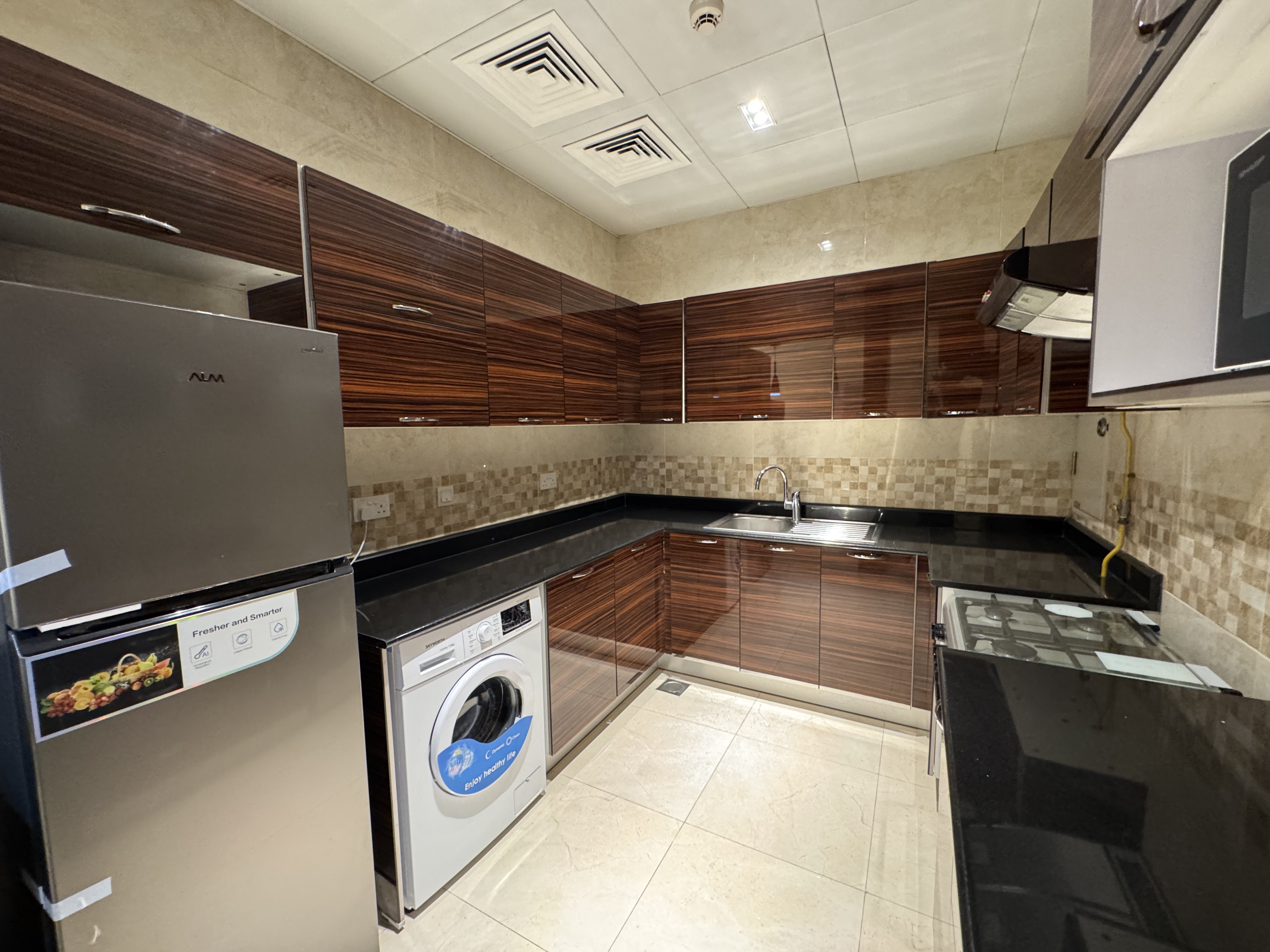 BRAND NEW 1BEDROOM FULLY FURNISHED WITH BALCONY thumbnail 4