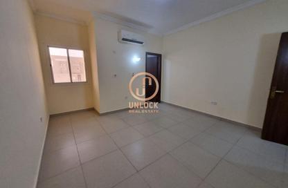 Staff Accommodation - Studio - 5 Bathrooms for rent in Al Wukair - Al Wukair - Al Wakra