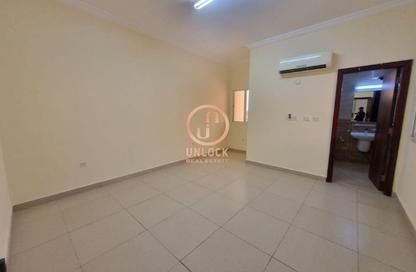 Staff Accommodation - Studio - 5 Bathrooms for rent in Al Wukair - Al Wukair - Al Wakra
