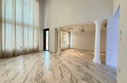 شقة - 4 غرف نوم - 6 حمامات للايجار في طريق بورتو الشرقي - بورتو أرابيا - جزيرة اللؤلؤة - الدوحة