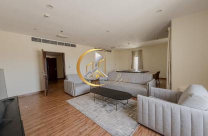 Apartment - 3 Bedrooms - 3 Bathrooms for rent in Anas Street - Fereej Bin Mahmoud North - Fereej Bin Mahmoud - Doha