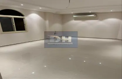 Apartment - 1 Bedroom - 2 Bathrooms for rent in Umm Ghuwailina - Doha