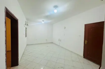 شقة - 2 غرف نوم - 1 حمام للايجار في طريق المطار القديم - الدوحة
