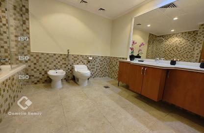 Apartment - 2 Bedrooms - 3 Bathrooms for rent in West Porto Drive - Porto Arabia - The Pearl Island - Doha