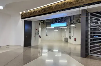 Shop - Studio - 1 Bathroom for rent in Al Bida'a Tower - Corniche Road - Corniche Road - Doha