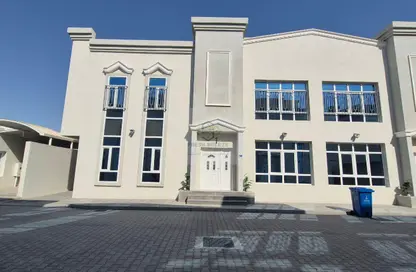 Villa - 4 Bedrooms - 4 Bathrooms for rent in Muraikh - AlMuraikh - Doha