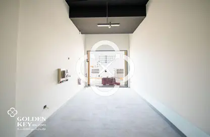 محل تجاري - استوديو - 1 حمام للايجار في شارع الوعب - الوعب - الدوحة