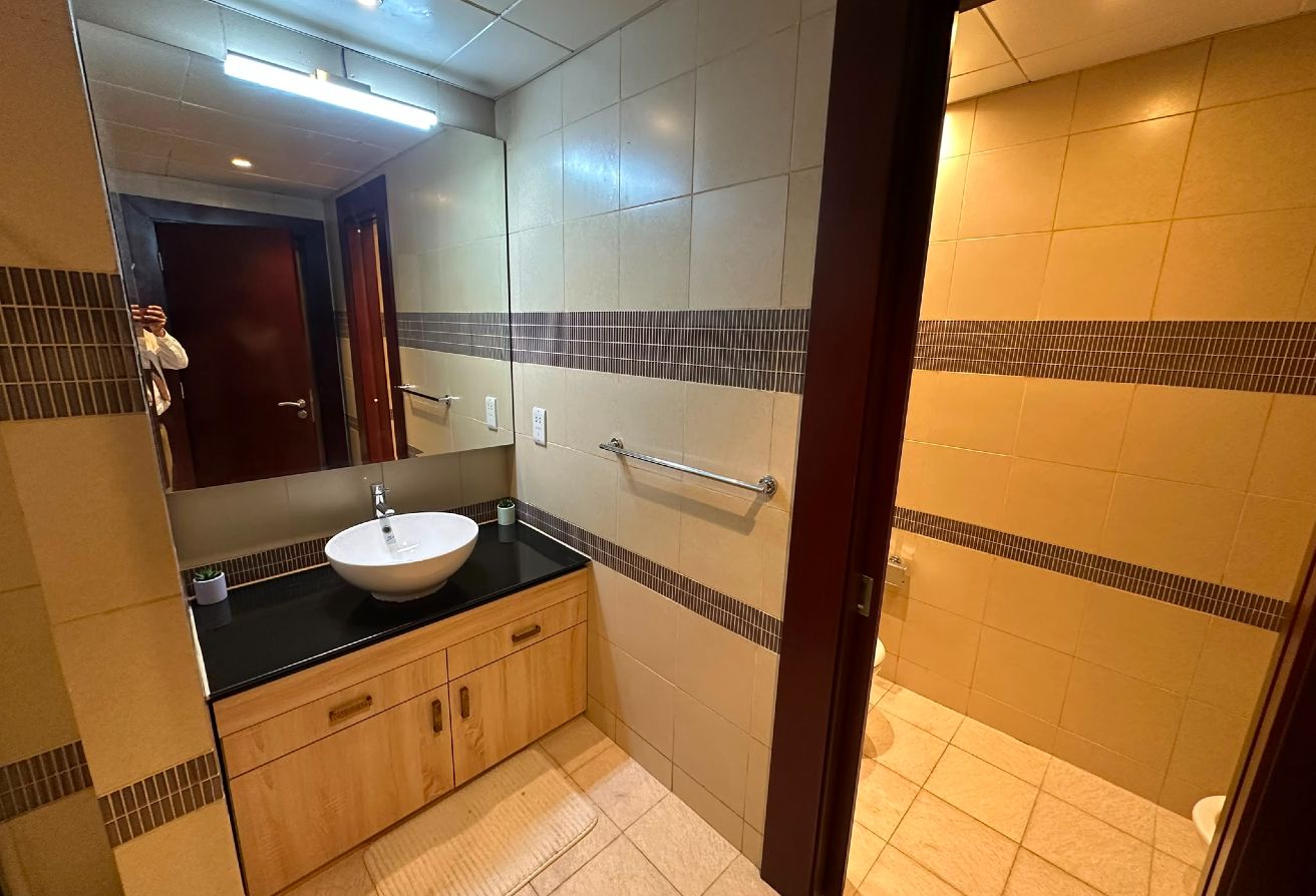 Porto Arabia:Furnished 1BR + Office Space QAR 8500 thumbnail 12