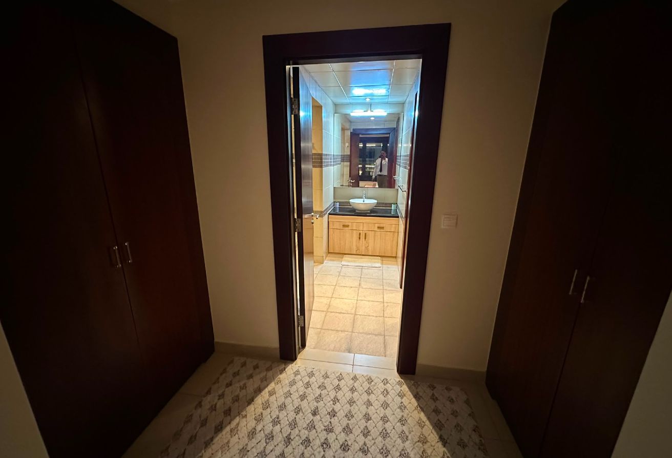 Porto Arabia:Furnished 1BR + Office Space QAR 8500 thumbnail 11