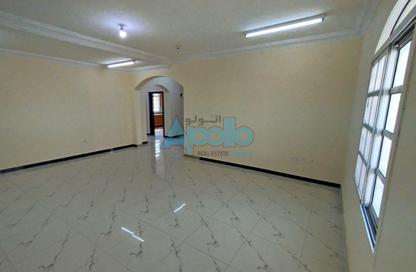 Villa - 5 Bedrooms - 4 Bathrooms for rent in Umm Al Seneem Street - Ain Khaled - Doha