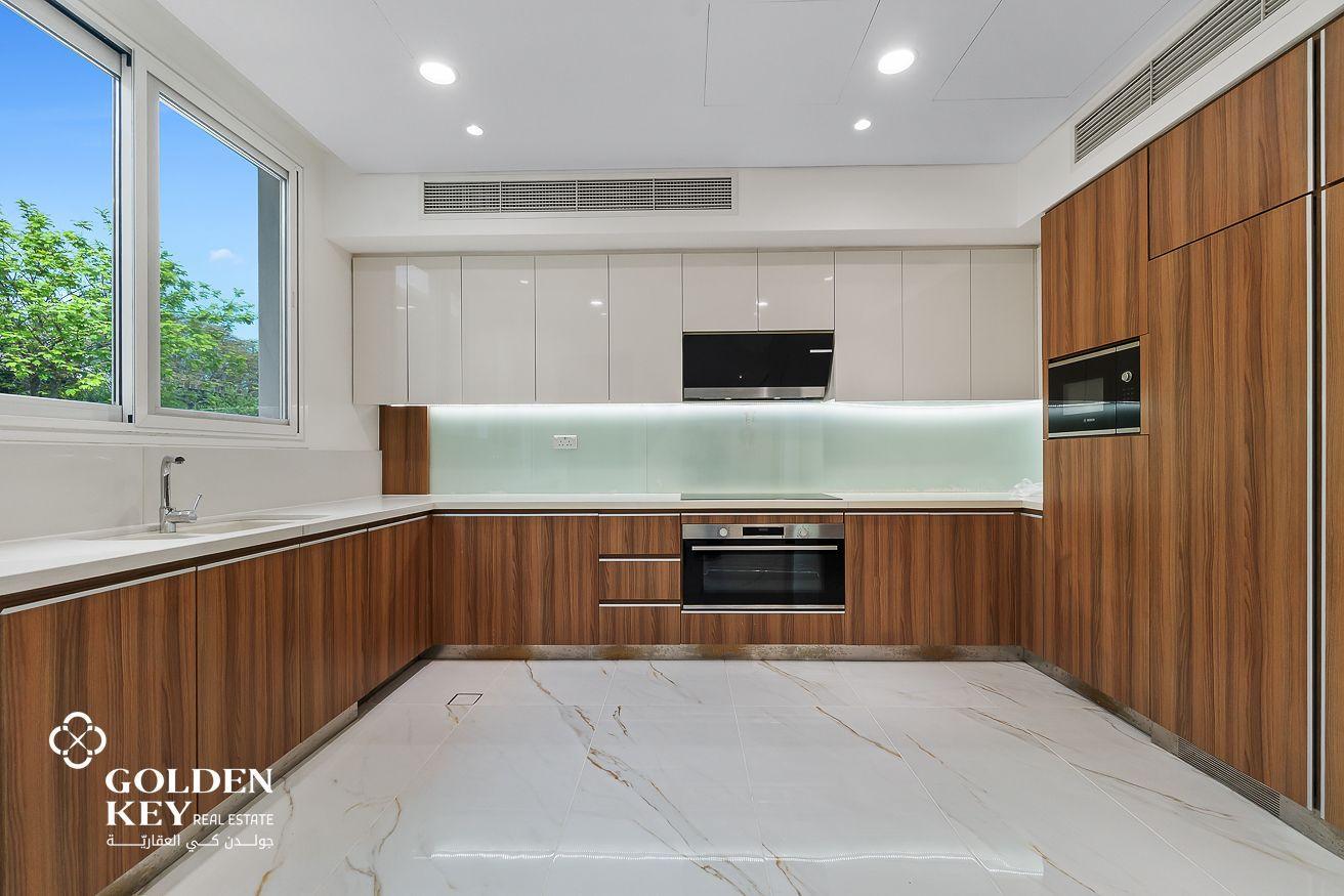 NO COMMISSION | VILLA 6BR with Terrace | Floresta