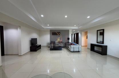 Apartment - 2 Bedrooms - 3 Bathrooms for rent in One Porto Arabia - Porto Arabia - The Pearl Island - Doha