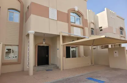 فيلا - 5 غرف نوم - 5 حمامات للايجار في فلل عين خالد - عين خالد - الدوحة