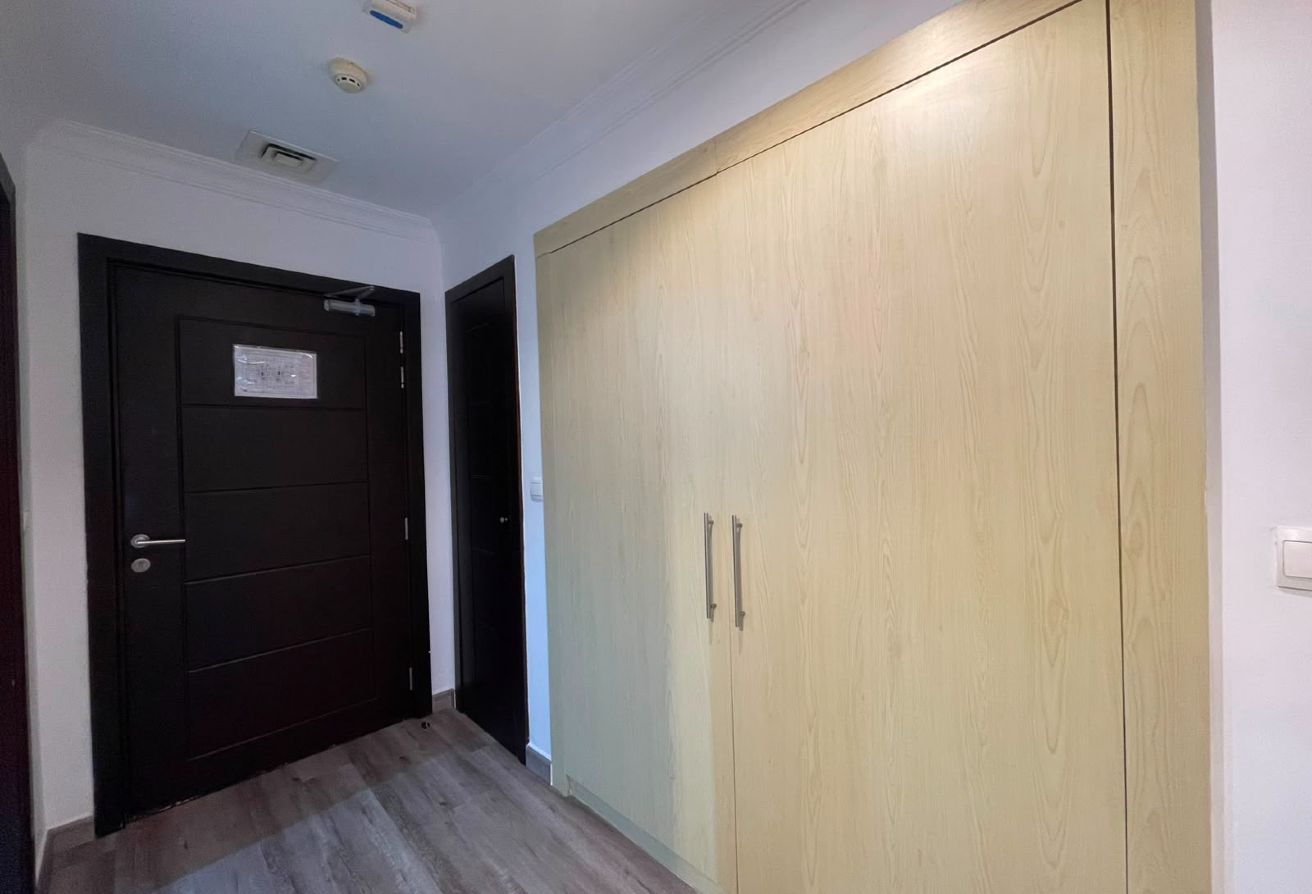Furnished Studio Apartment with Balcony thumbnail 7