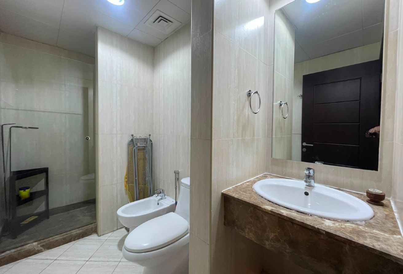 Furnished Studio Apartment with Balcony thumbnail 6