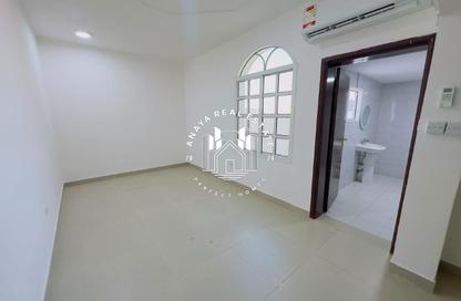Villa - Studio - 1 Bathroom for rent in Street 871 - Al Duhail South - Al Duhail - Doha