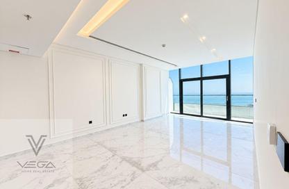 Apartment - 2 - 4 for sale in Lusail Marina Heights - Marina District - Lusail