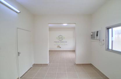 Apartment - 2 Bedrooms - 2 Bathrooms for rent in Umm Ghuwailina 4 - Umm Ghuwailina - Doha