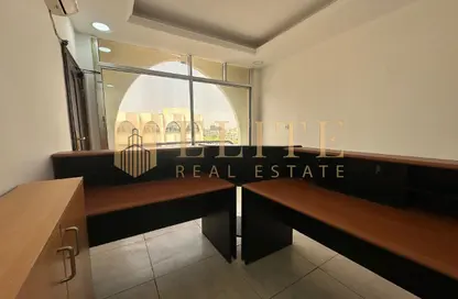 مساحات مكتبية - 5 غرف نوم - 1 حمام للايجار في 35 بن عمران - فريج بن عمران - الدوحة