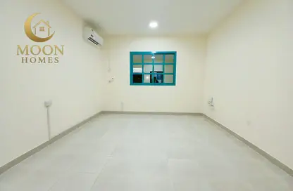 Apartment - 2 Bedrooms - 2 Bathrooms for rent in Umm Ghuwailina 4 - Umm Ghuwailina - Doha