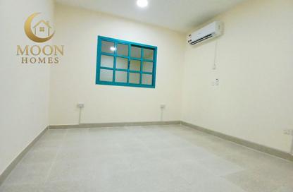 Apartment - 2 Bedrooms - 2 Bathrooms for rent in Umm Ghuwailina 4 - Umm Ghuwailina - Doha