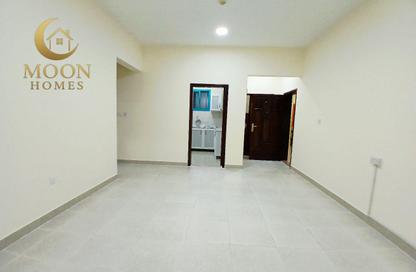 Apartment - 2 Bedrooms - 2 Bathrooms for rent in Umm Ghuwailina 4 - Umm Ghuwailina - Doha
