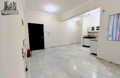 Apartment - 1 Bedroom - 1 Bathroom for rent in Umm Ghwailina Comm - Umm Ghuwalina - Umm Ghuwailina - Doha