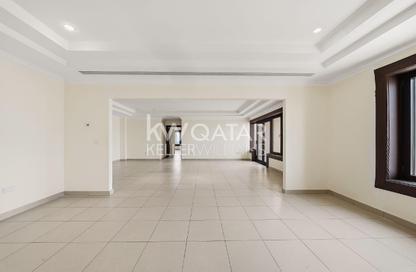 Apartment - 2 Bedrooms - 3 Bathrooms for rent in West Porto Drive - Porto Arabia - The Pearl Island - Doha