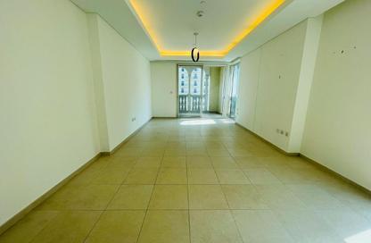 Apartment - 2 Bedrooms - 3 Bathrooms for rent in Viva West - Viva Bahriyah - The Pearl Island - Doha