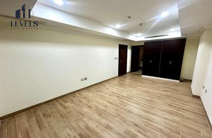 Apartment - 1 Bedroom - 2 Bathrooms for rent in West Porto Drive - Porto Arabia - The Pearl Island - Doha