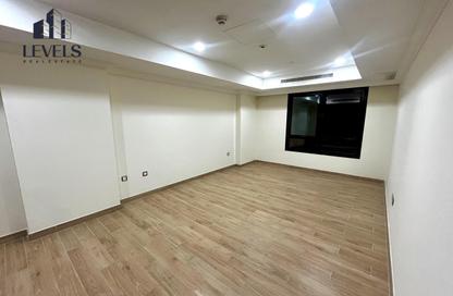 Apartment - 1 Bedroom - 2 Bathrooms for rent in West Porto Drive - Porto Arabia - The Pearl Island - Doha