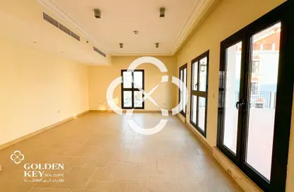 Apartment - 3 Bedrooms - 4 Bathrooms for rent in Carnaval - Qanat Quartier - The Pearl Island - Doha