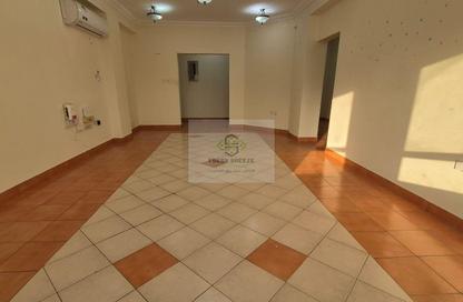 Apartment - 2 Bedrooms - 2 Bathrooms for rent in Umm Ghwailina Comm - Umm Ghuwalina - Umm Ghuwailina - Doha Apartment - 2 Bedrooms - 2 Bathrooms for rent in Umm Ghwailina Comm - Umm Ghuwalina - Umm Ghuwailina - Doha