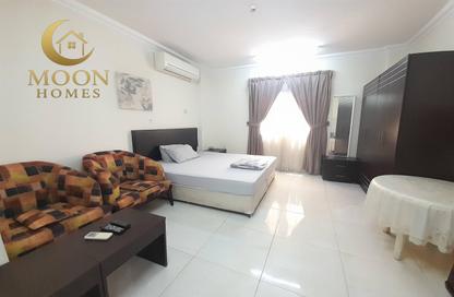 Apartment - Studio - 1 Bathroom for rent in Umm Ghuwalina - Umm Ghuwailina - Doha