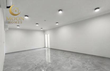 Apartment - 2 Bedrooms - 3 Bathrooms for rent in Musheireb - Musheireb - Doha