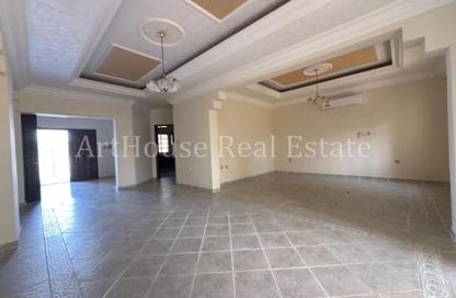Villa - 3 Bedrooms - 4 Bathrooms for rent in New Salata - Salata - Doha