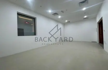 محل تجاري - استوديو للايجار في مشروع فلل الخور - الخور