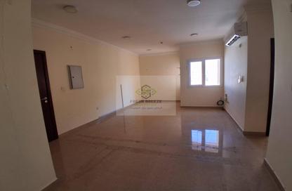 Apartment - 1 Bedroom - 2 Bathrooms for rent in Umm Ghuwailina 4 - Umm Ghuwailina - Doha