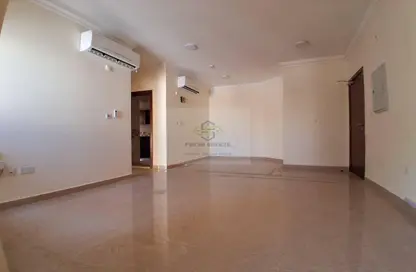 Apartment - 1 Bedroom - 2 Bathrooms for rent in Umm Ghuwailina 4 - Umm Ghuwailina - Doha