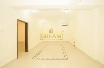 شقة - 2 غرف نوم - 2 حمامات للايجار في مدينة خليفة جنوب - مدينة خليفة - الدوحة