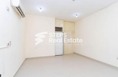 Labor Camp - Studio - 7+ Bathrooms for rent in Industrial Area 4 - Industrial Area - Industrial Area - Doha