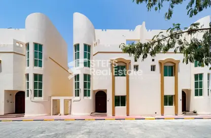 مجمع سكني - 5 غرف نوم - 4 حمامات للايجار في شارع ام السنيم - عين خالد - الدوحة