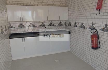 Warehouse - Studio - 6 Bathrooms for rent in East Industrial Street - Birkat Al Awamer - Al Wakra