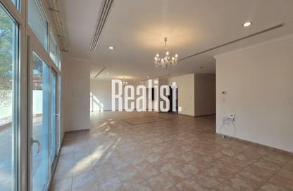 Villa - 3 Bedrooms - 4 Bathrooms for rent in Umm Al Seneem Street - Ain Khaled - Doha