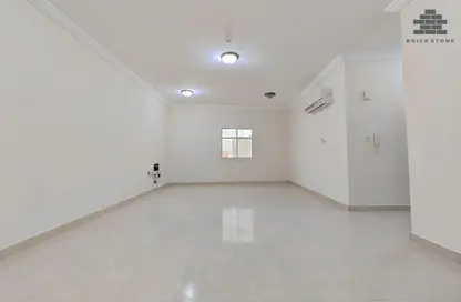 Apartment - 3 Bedrooms - 2 Bathrooms for rent in Anas Street - Fereej Bin Mahmoud North - Fereej Bin Mahmoud - Doha