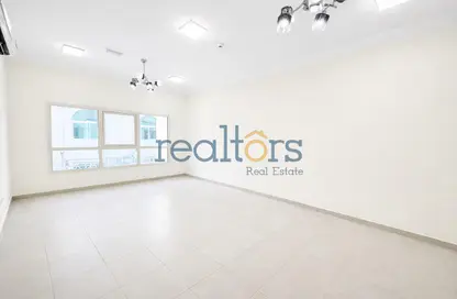 Apartment - 3 Bedrooms - 3 Bathrooms for rent in Al Zubair Bakkar Street - Al Sadd - Doha