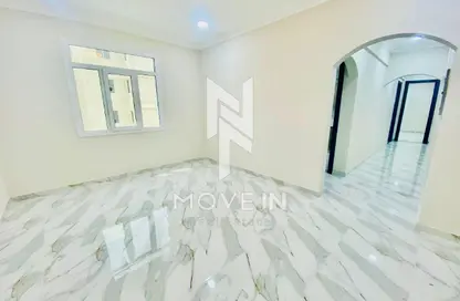 Apartment - 2 Bedrooms - 2 Bathrooms for rent in Street 870 - Al Duhail South - Al Duhail - Doha