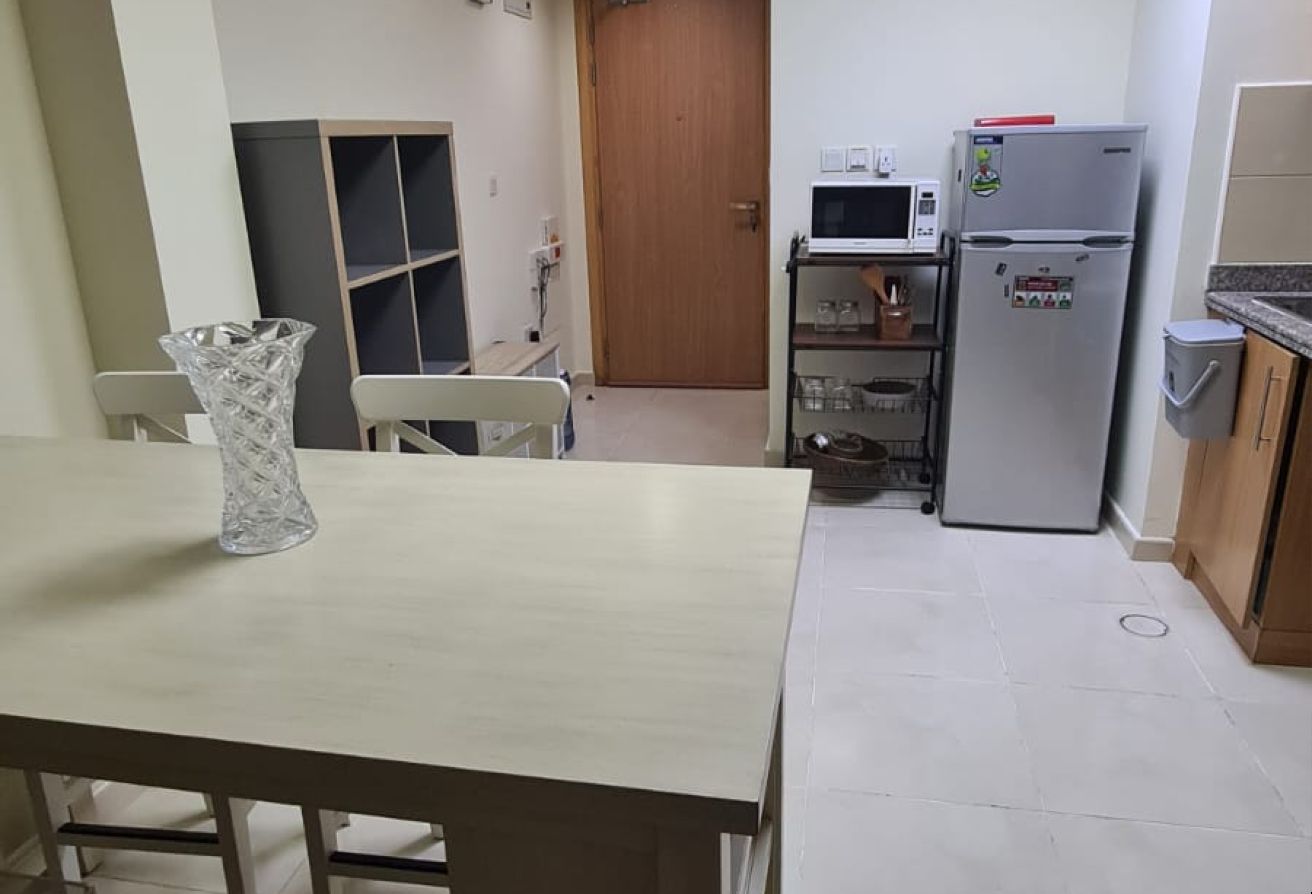 SUPER ELEGANT STUDIO FULLY FURNISHED IN FOXHILLS thumbnail 4