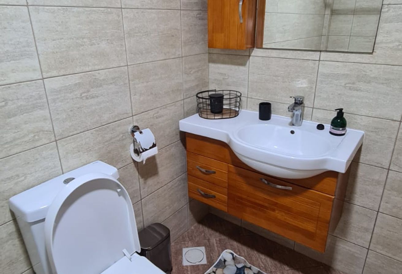 SUPER ELEGANT STUDIO FULLY FURNISHED IN FOXHILLS thumbnail 7